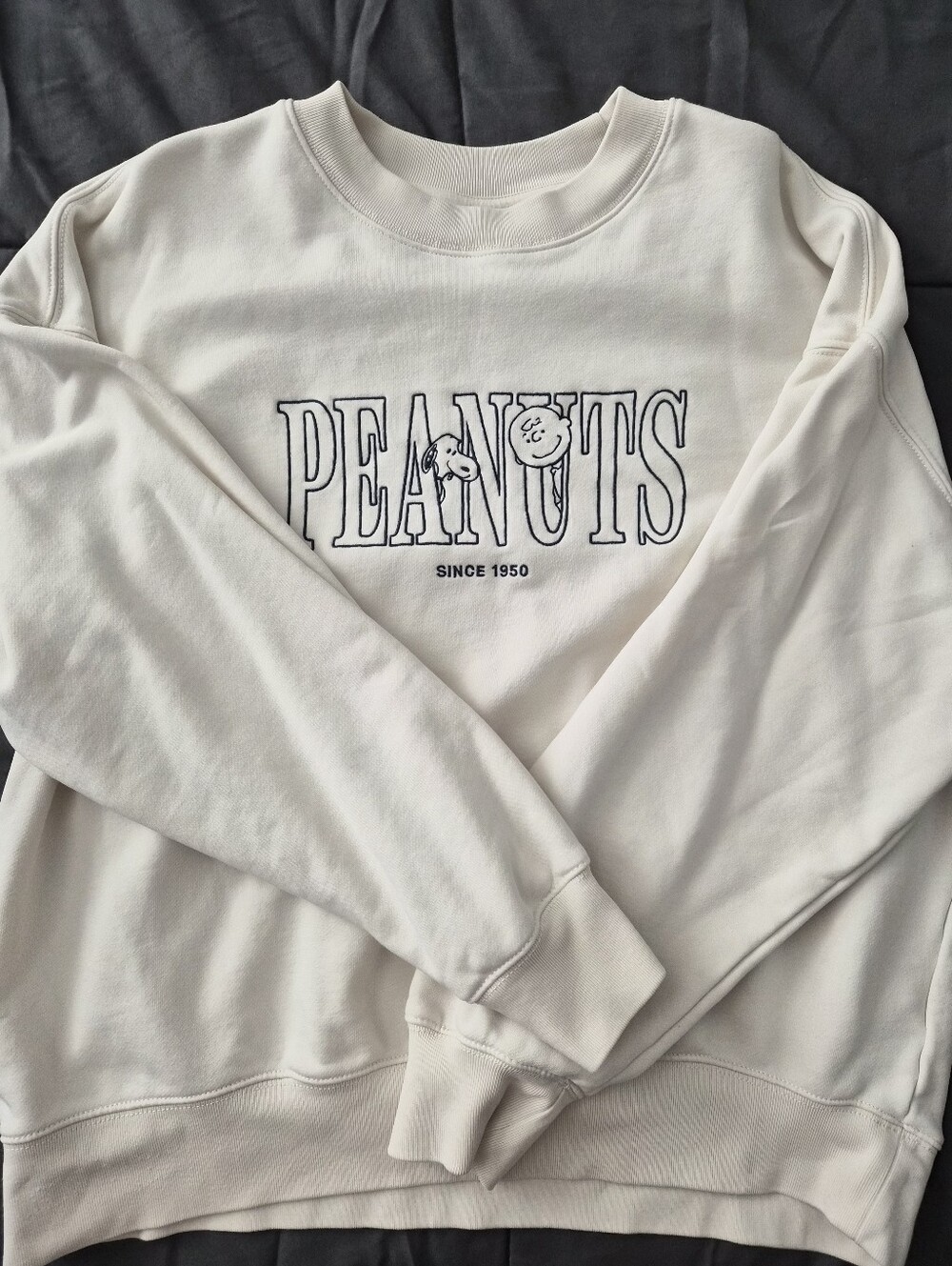 Uniqlo Peanuts cream sweatshirt